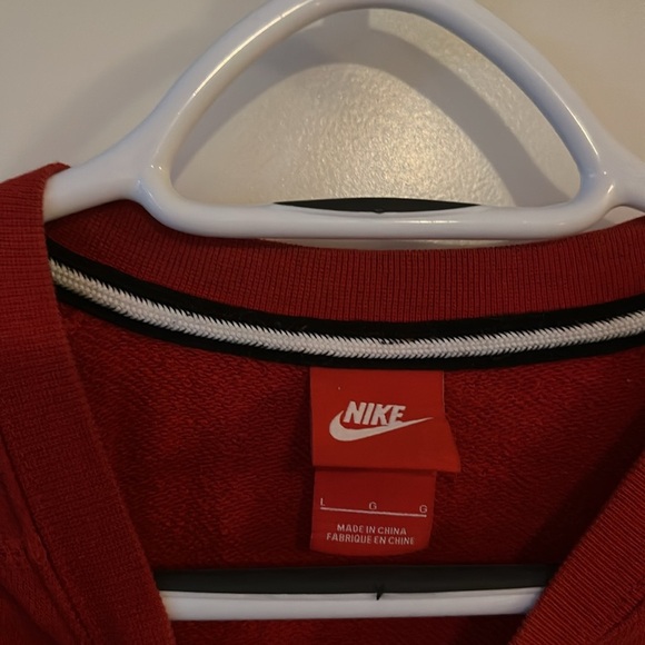 NIKE | Red Crewneck Sweater Soft Knit Casual - Picture 5 of 10